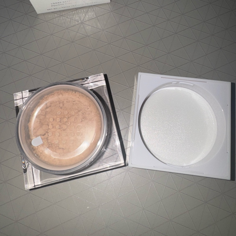Jaclyn Cosmetics X Robin Powder Move Loose Setting Powder Sheer light - Picture 4 of 4